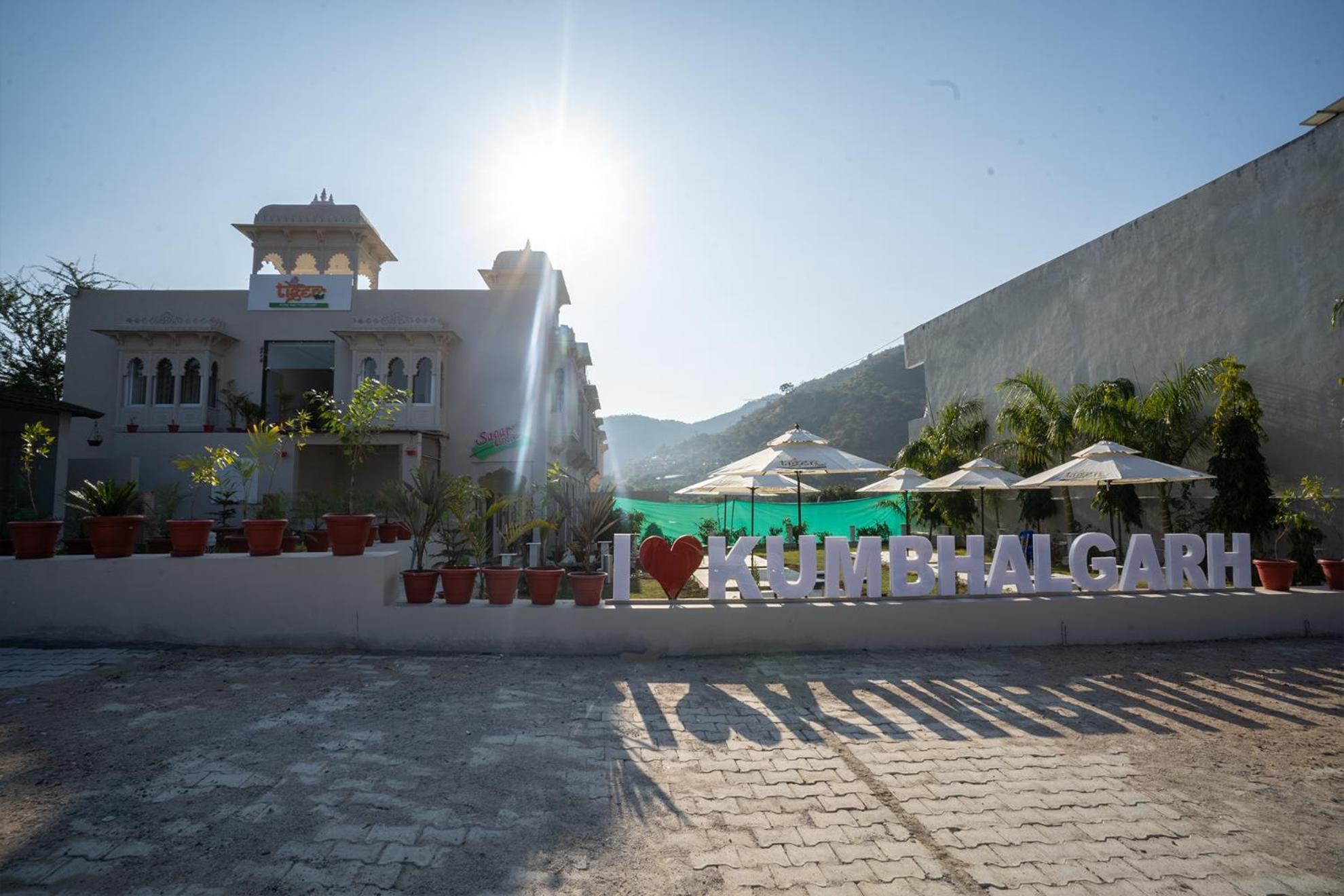 Tiger'S Trail Hotel & Food Court Кумбгалґарг Екстер'єр фото