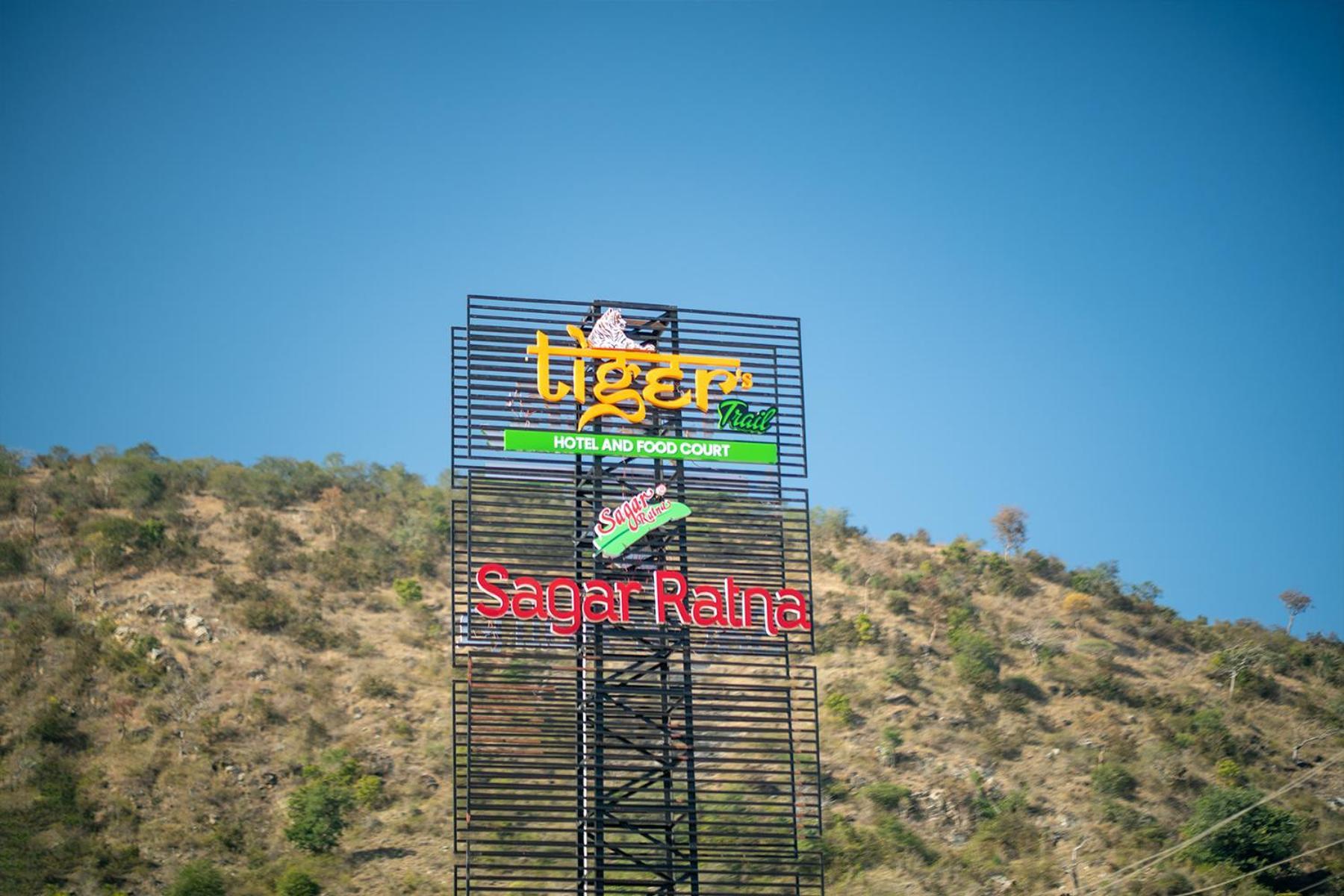 Tiger'S Trail Hotel & Food Court Кумбгалґарг Екстер'єр фото