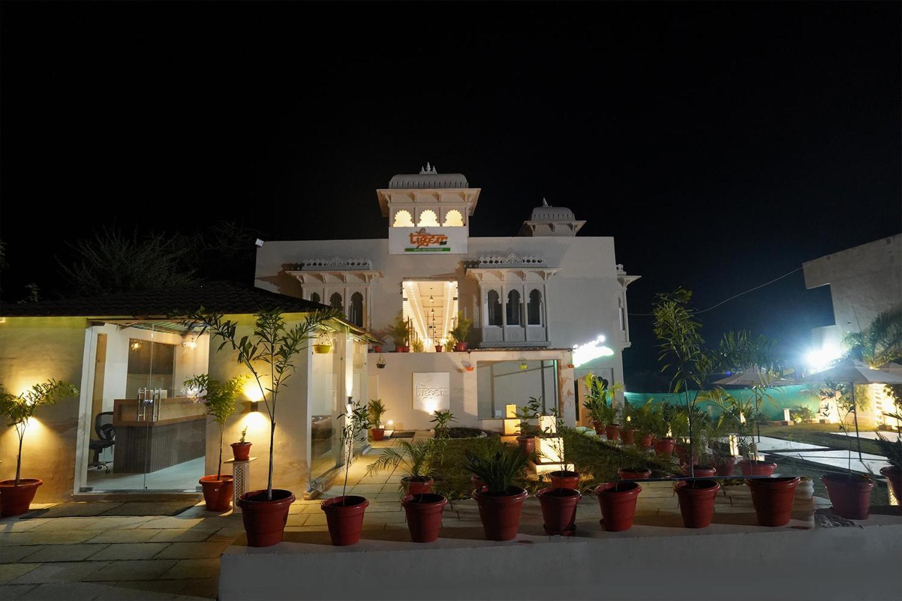 Tiger'S Trail Hotel & Food Court Кумбгалґарг Екстер'єр фото